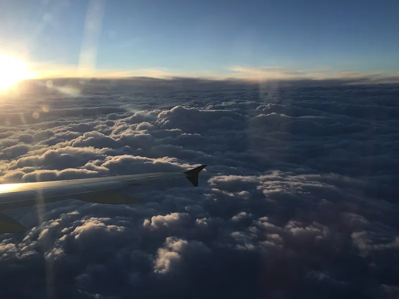 Atterrare freschi a Tokyo, New York o Bali: l'arte (quasi scientifica) di sconfiggere il jet lag